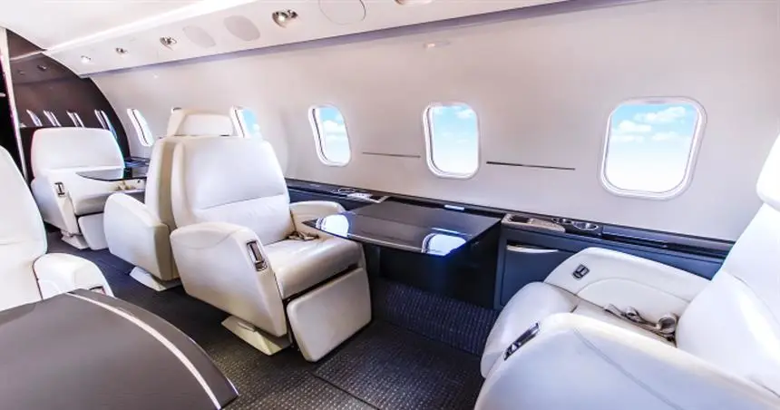Bombardier Challenger 300 N286JR operated by Advanced Air Charters, LLC, KHHR photo 3