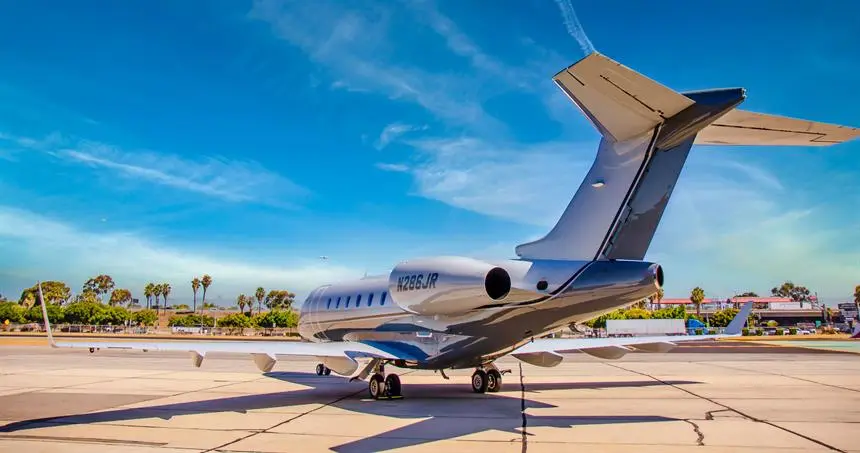 Bombardier Challenger 300 N286JR operated by Advanced Air Charters, LLC, KHHR photo 5