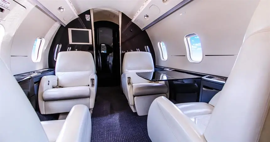Bombardier Challenger 300 N286JR operated by Advanced Air Charters, LLC, KHHR photo 6