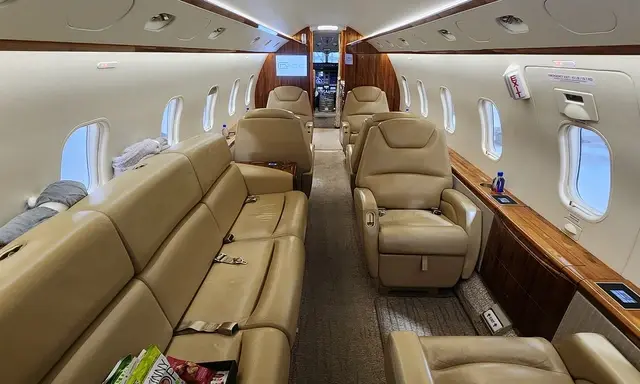 Bombardier Challenger 300 N286MH operated by Cirrus Aviation Services, KCLE photo 3