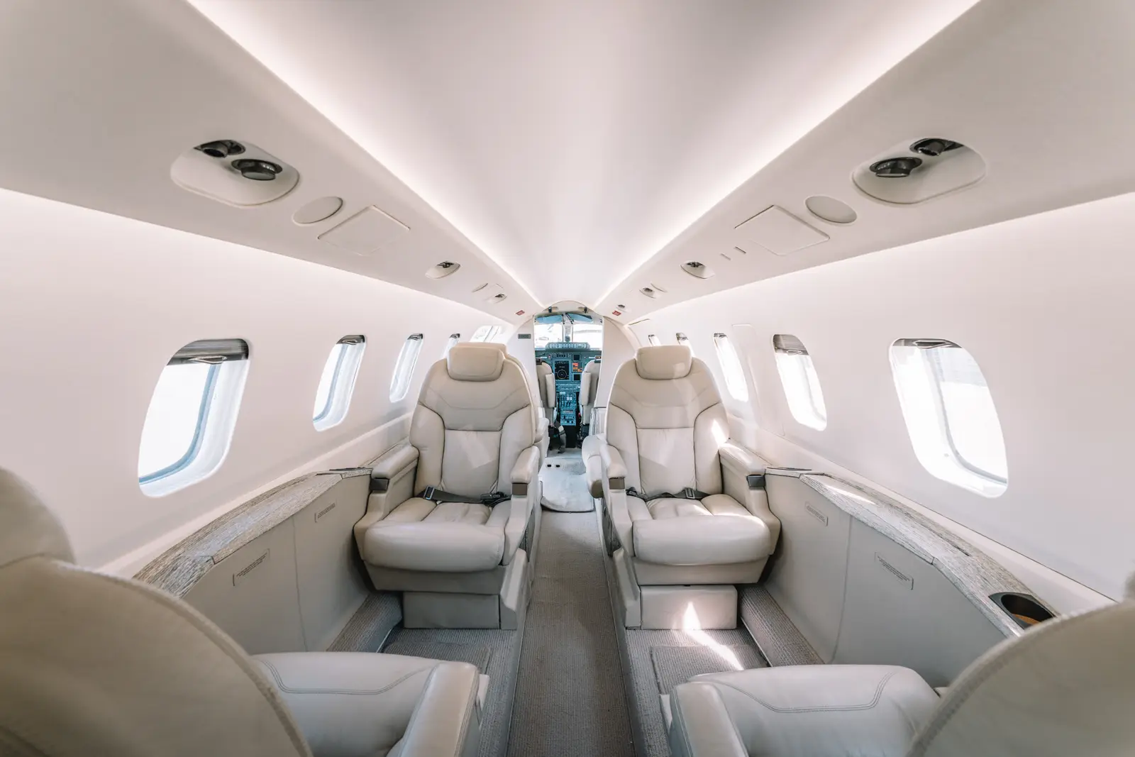 Piaggio Avanti II N288LA operated by Lynk Air, LLC photo 2