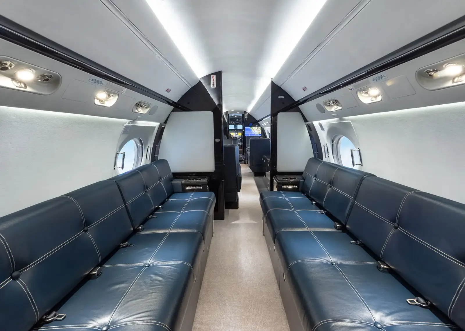 Gulfstream G450 N28AD operated by Solairus Aviation photo 4