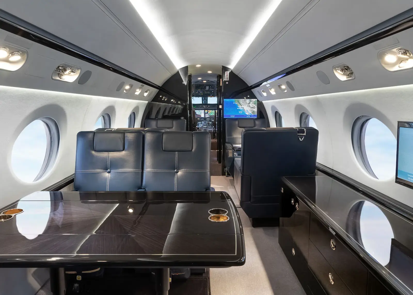 Gulfstream G450 N28AD operated by Solairus Aviation photo 5