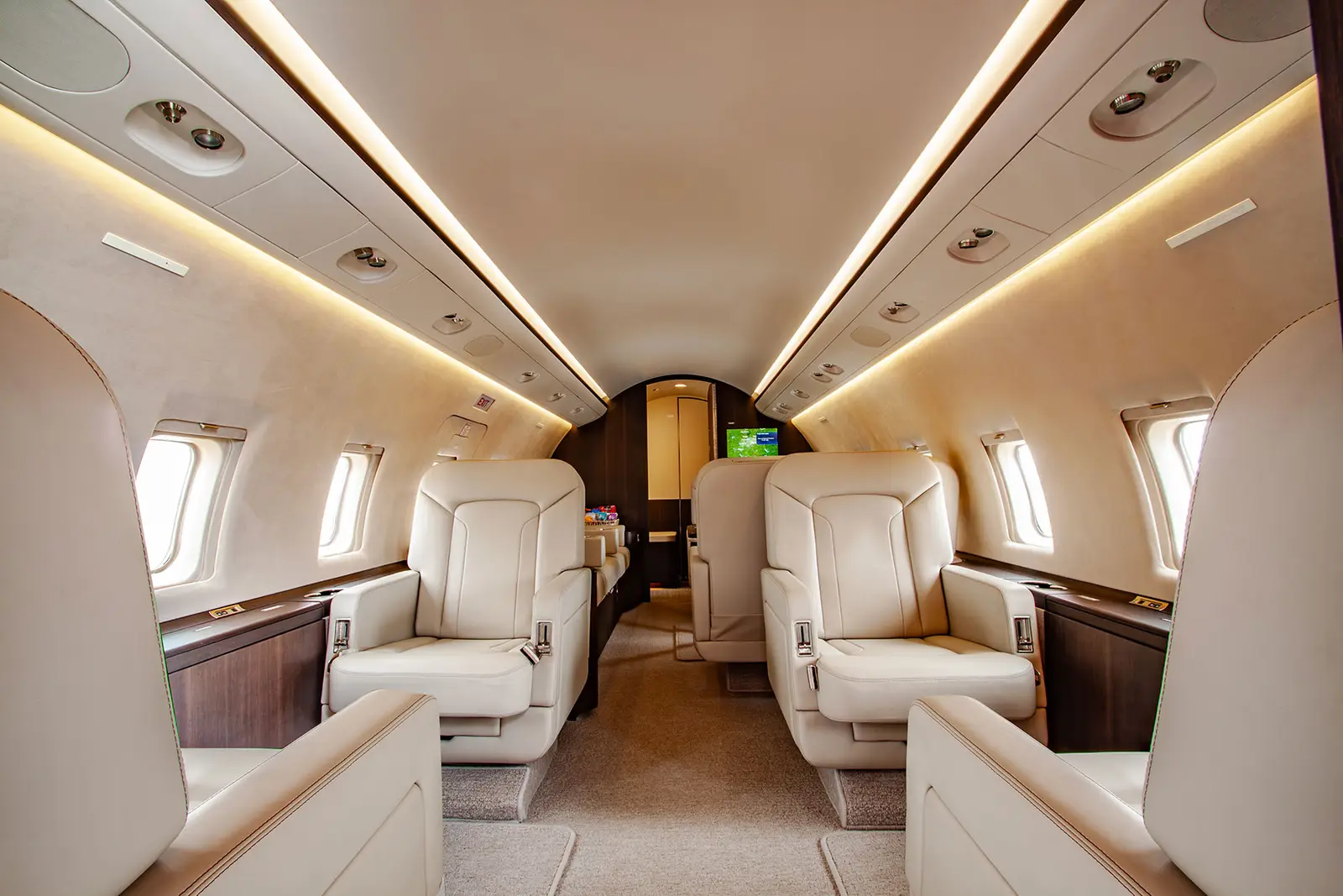 Bombardier Challenger 604 N28BQ operated by Wing Aviation Charter Services, LLC photo 2