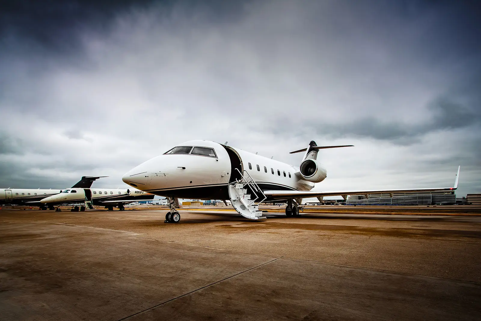 Bombardier Challenger 604 N28BQ operated by Wing Aviation Charter Services, LLC photo 4