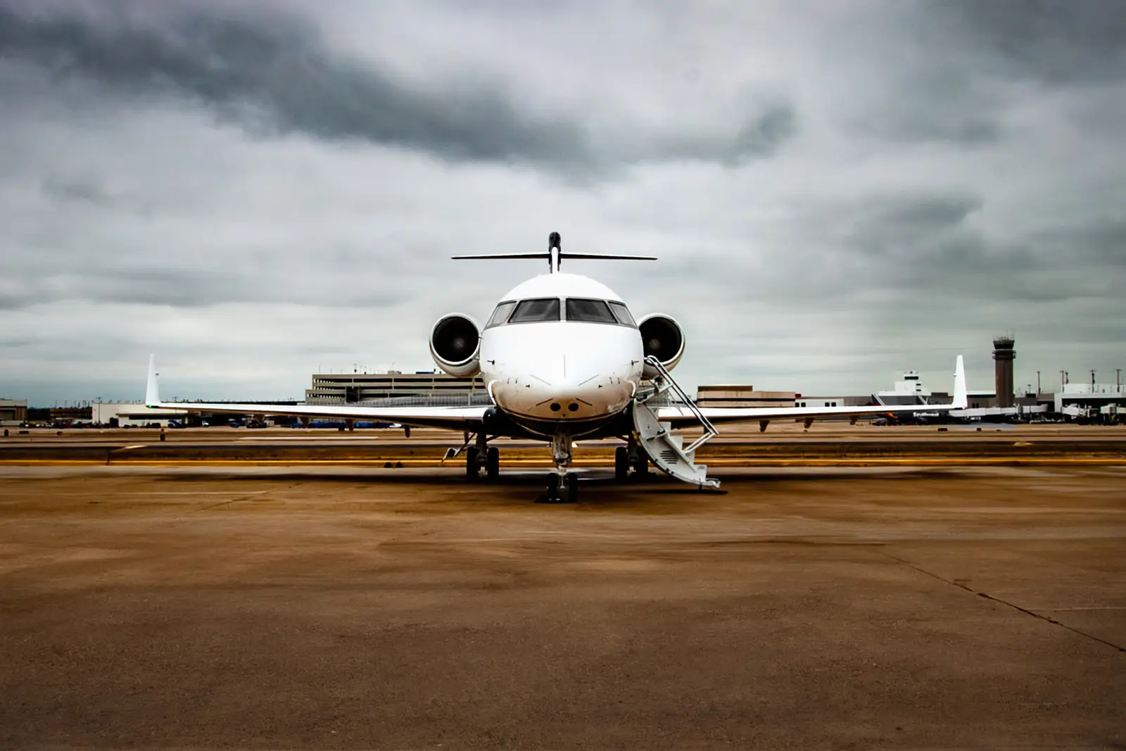 Bombardier Challenger 604 N28BQ operated by Wing Aviation Charter Services, LLC photo 6
