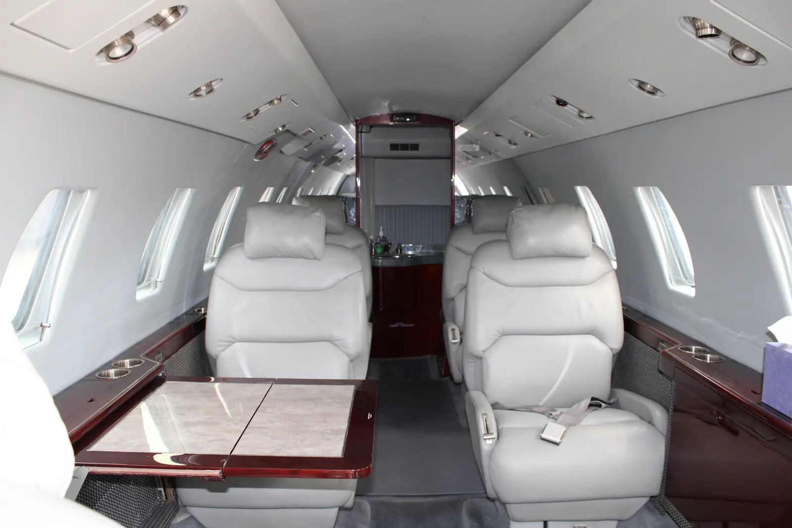 Cessna Citation VII N28TX operated by Midwest Flying Service, Inc. photo 2