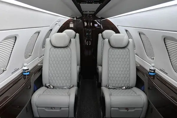 Embraer Phenom 300E N293CK operated by Integrated Flight Resources, Inc., KDPA photo 2