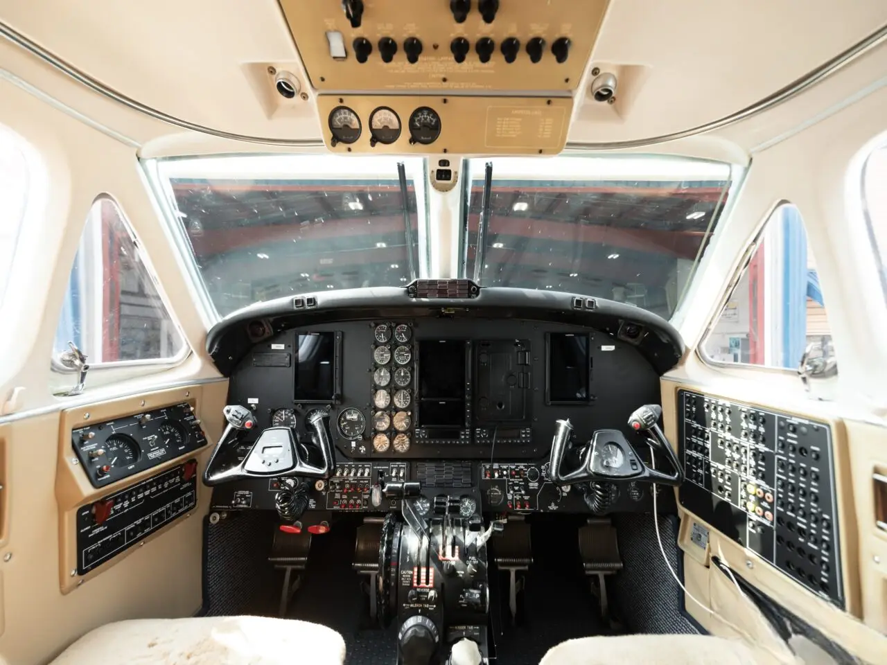 Beechcraft King Air 200 N300AJ operated by Executive Air Taxi Corporation photo 6