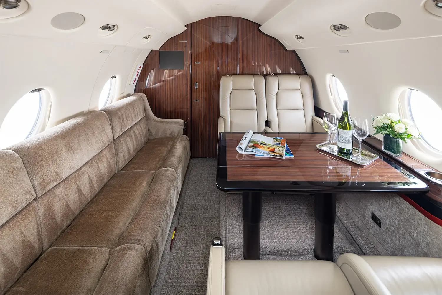 Gulfstream G200 N300BJ operated by FLYTRU photo 4