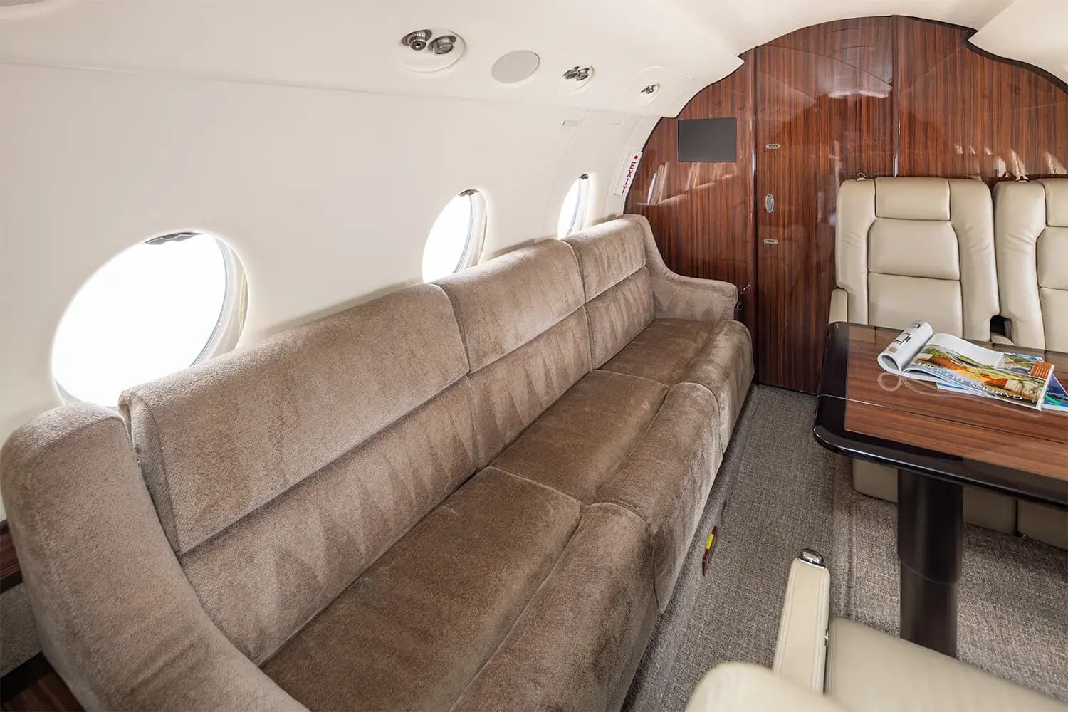 Gulfstream G200 N300BJ operated by FLYTRU photo 6