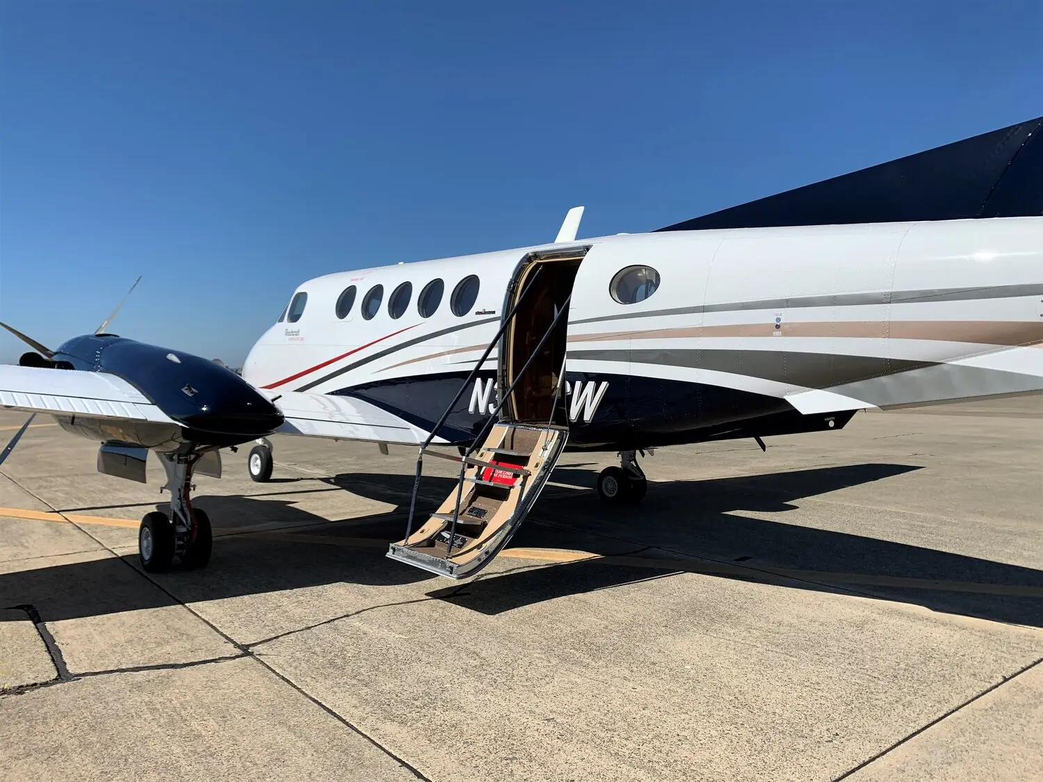 Beechcraft King Air 300 N300CW operated by Sacramento Air Charter photo 5