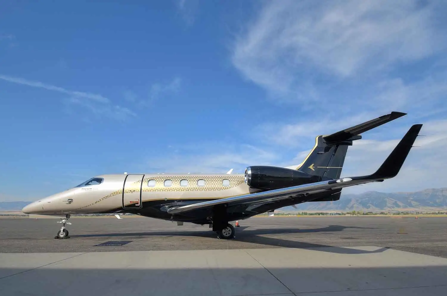 Embraer Phenom 300 N300EE operated by Zenflight photo 2