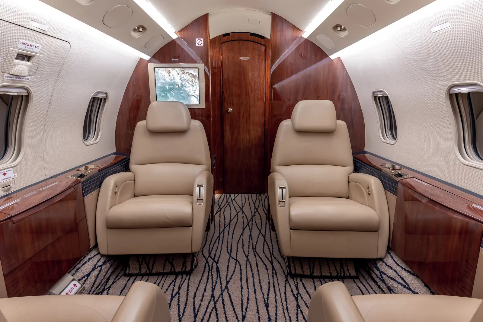 Bombardier Challenger 300 N300RL operated by Pinnacle Aviation photo 5