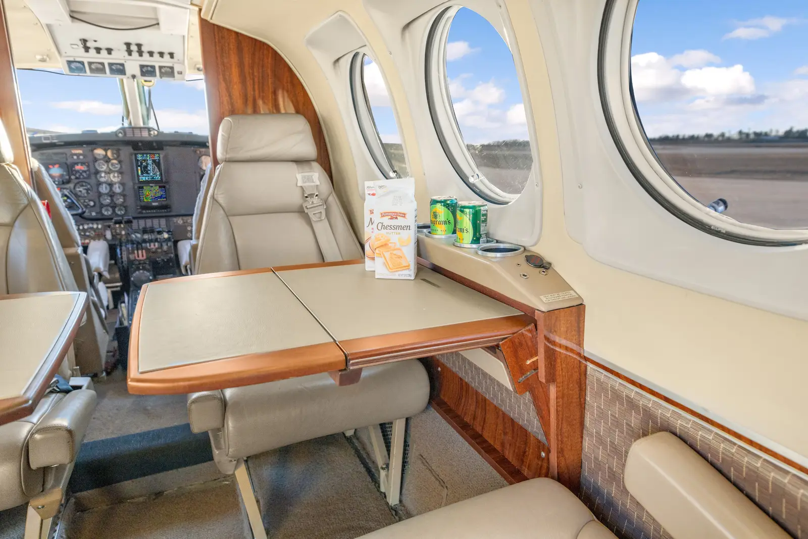 Beechcraft King Air F90 N300TA operated by SAI Flight Service, Inc. photo 3