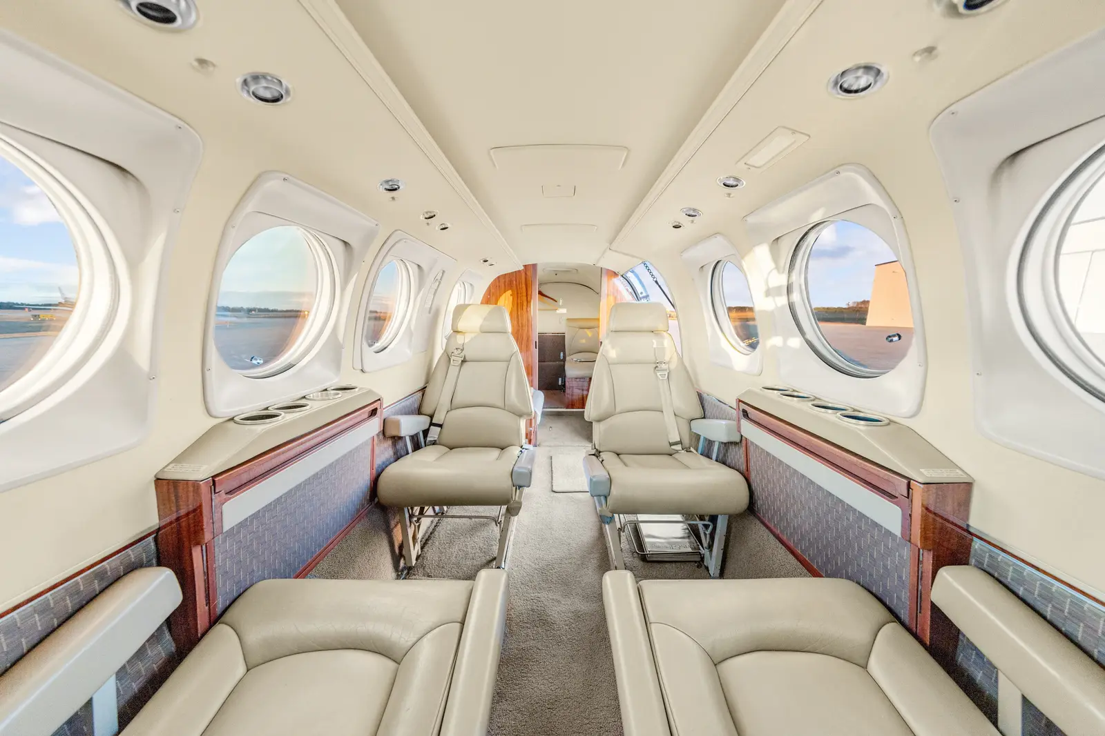 Beechcraft King Air F90 N300TA operated by SAI Flight Service, Inc. photo 4