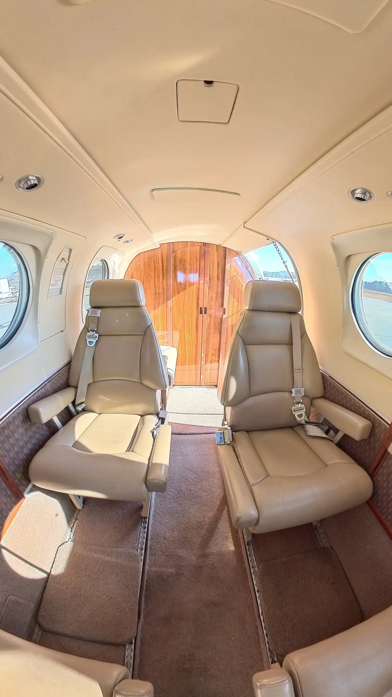 Beechcraft King Air F90 N300TA operated by SAI Flight Service, Inc. photo 5