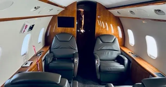Bombardier Challenger 300 N302LT operated by Aircraft Services Group, Inc. photo 3