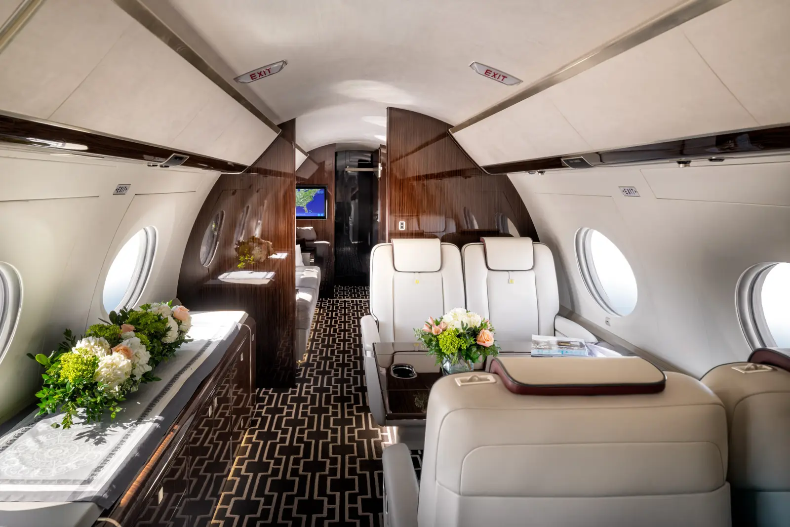 Gulfstream G650ER N302TR operated by Phenix Jet photo 2