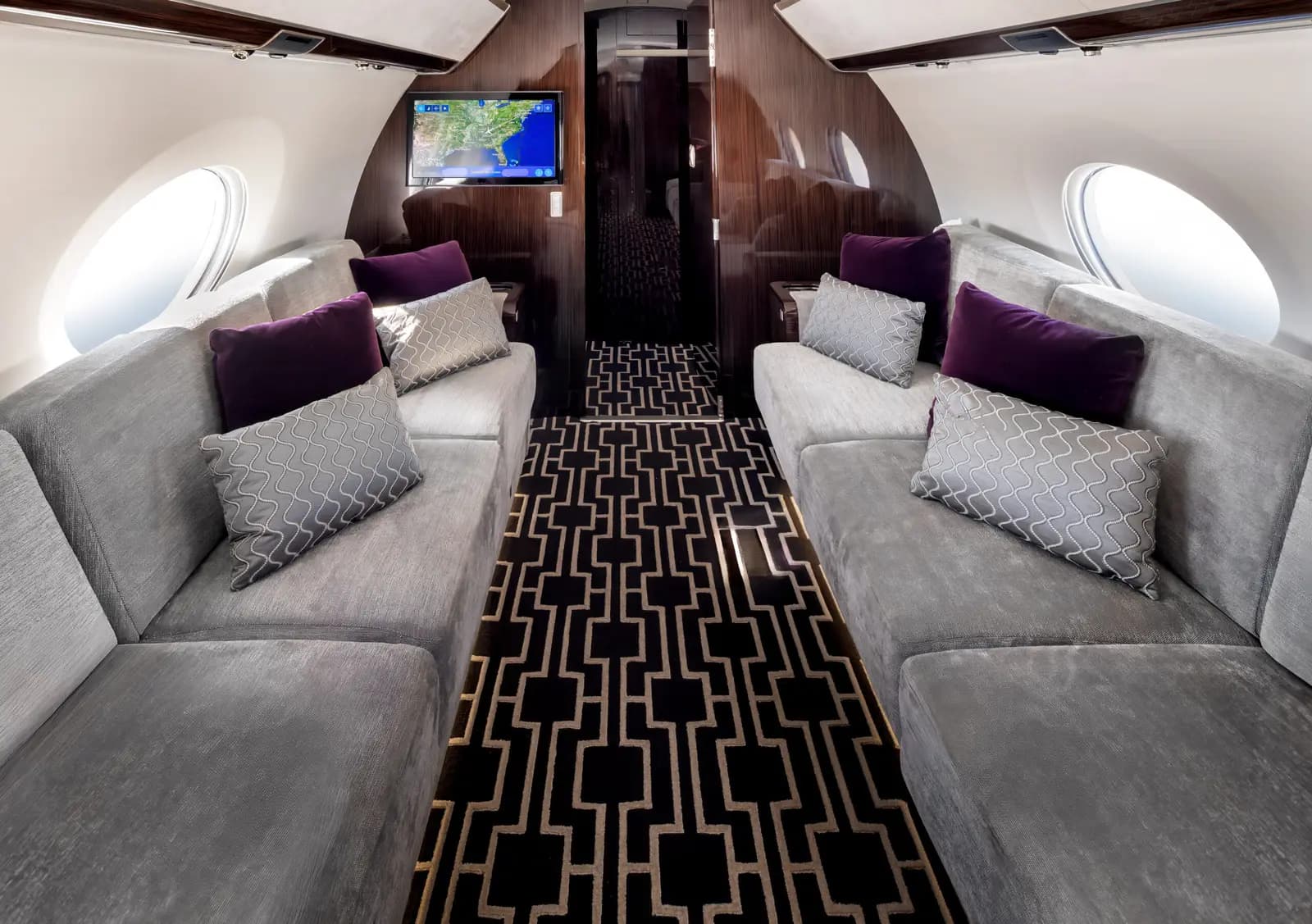 Gulfstream G650ER N302TR operated by Phenix Jet photo 3