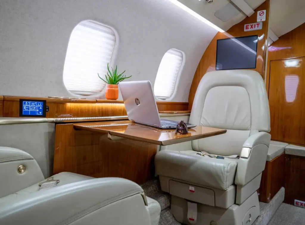 Bombardier Learjet 60 N303JJ operated by International Jet Aviation Services Inc. photo 2
