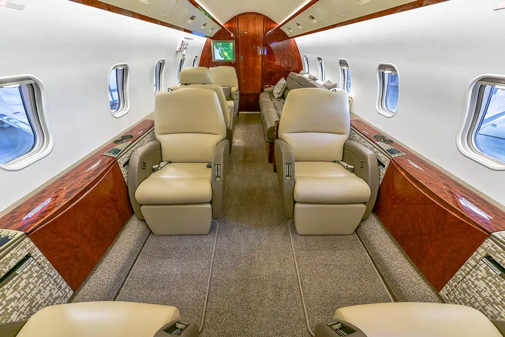 Bombardier Challenger 300 N304PS operated by Jet Linx Aviation, LLC photo 2
