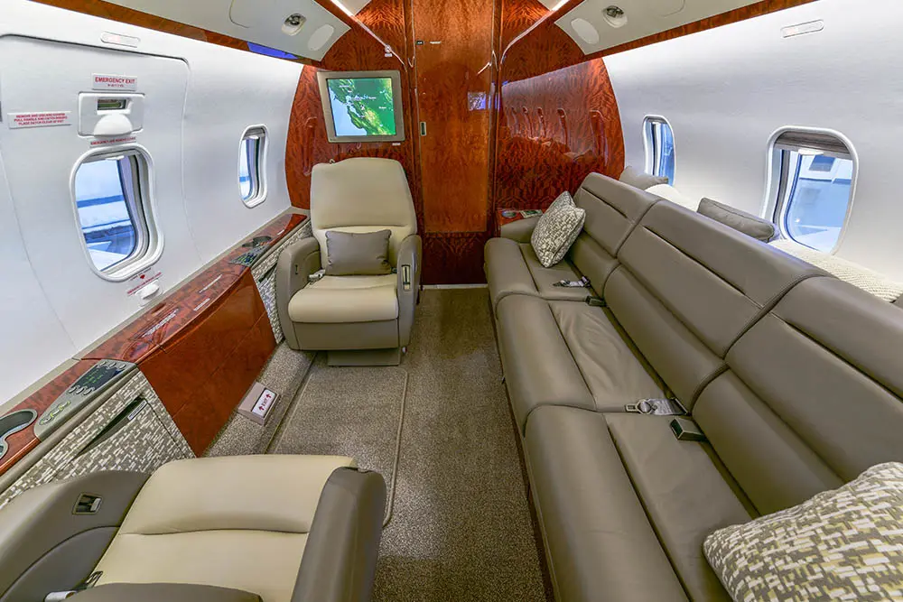 Bombardier Challenger 300 N304PS operated by Jet Linx Aviation, LLC photo 5