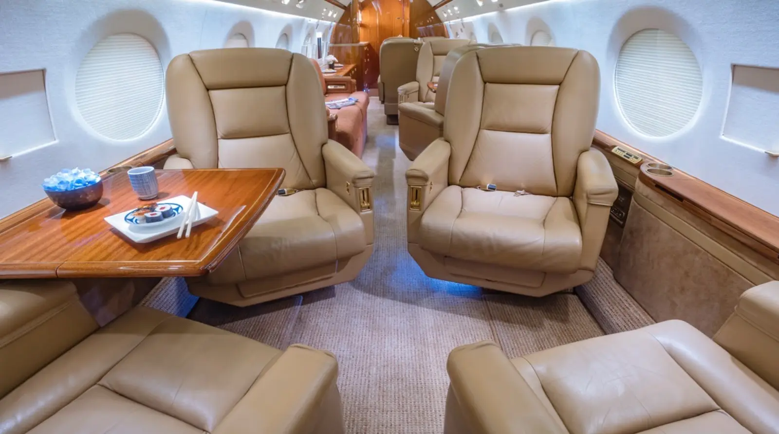 Gulfstream G550 N305AH operated by Solairus Aviation photo 4