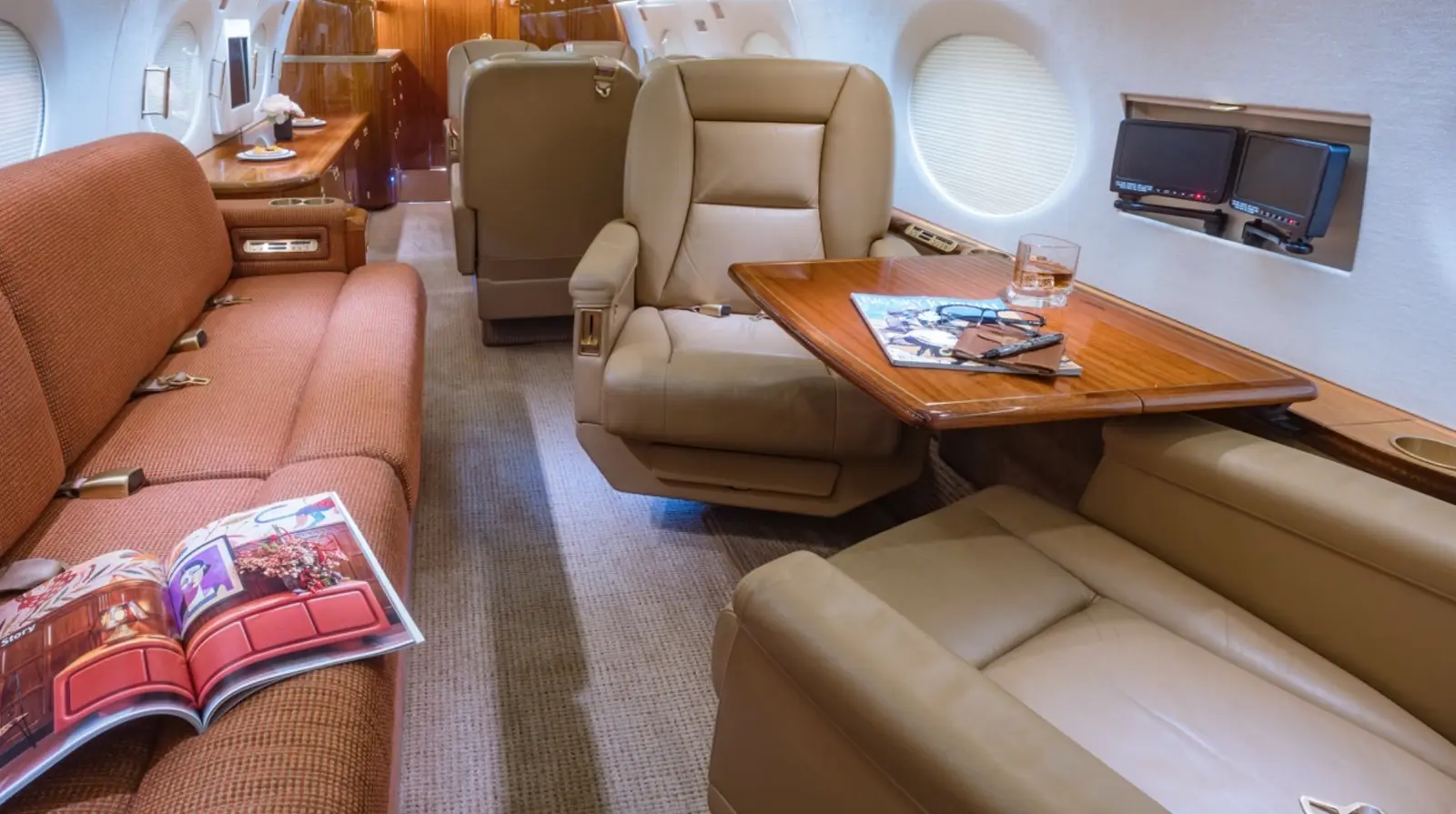 Gulfstream G550 N305AH operated by Solairus Aviation photo 5