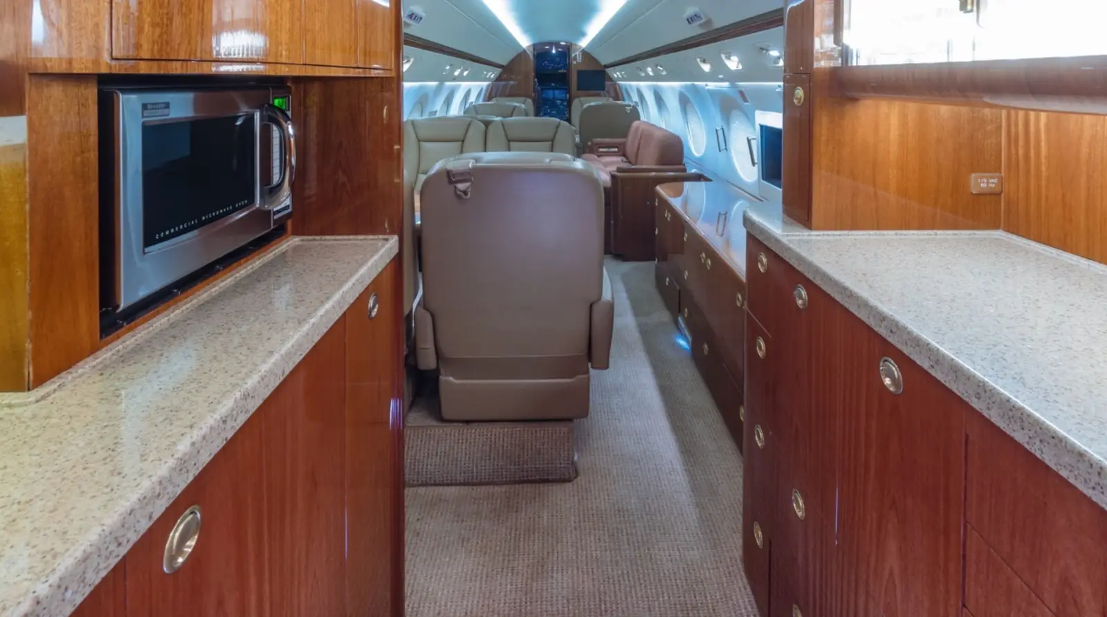 Gulfstream G550 N305AH operated by Solairus Aviation photo 6