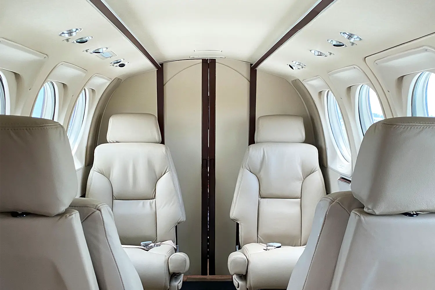 Beechcraft King Air 90 N305TT operated by Zulu Air Charter photo 2
