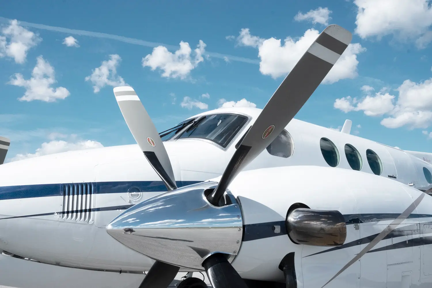 Beechcraft King Air 90 N305TT operated by Zulu Air Charter photo 3