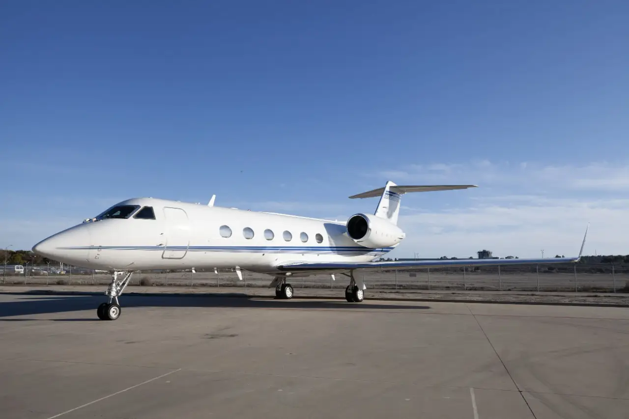 Gulfstream IV N306TT operated by FlyHouse photo 2