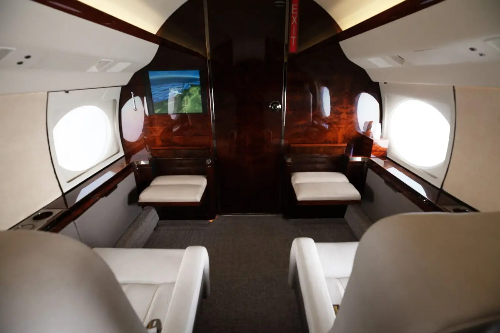 Gulfstream IV N306TT operated by FlyHouse photo 4
