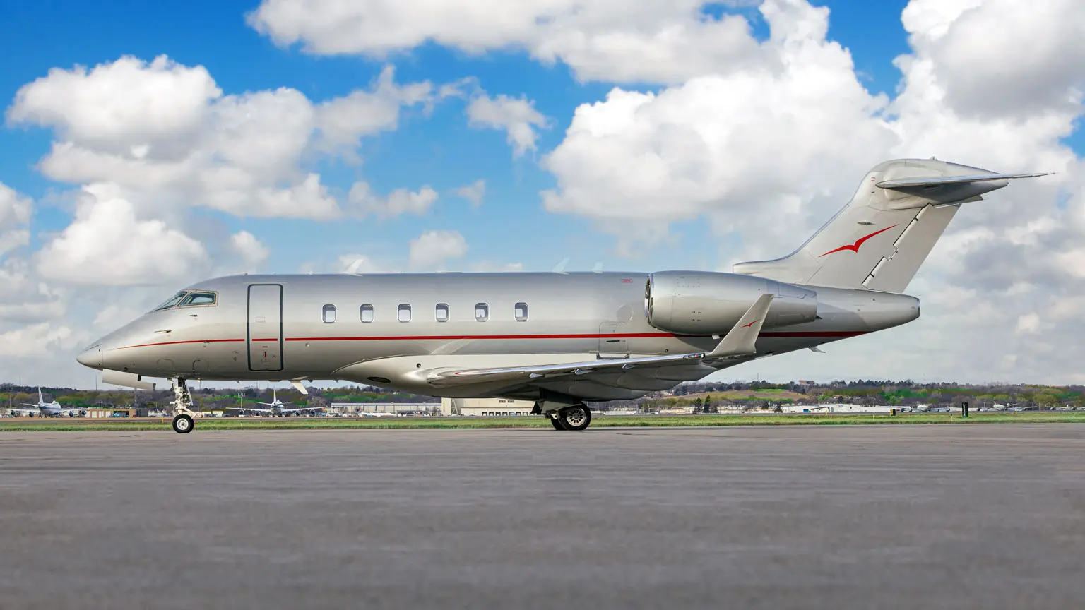 Bombardier Challenger 300 N308JE operated by Jet Edge International, KCBM photo 4