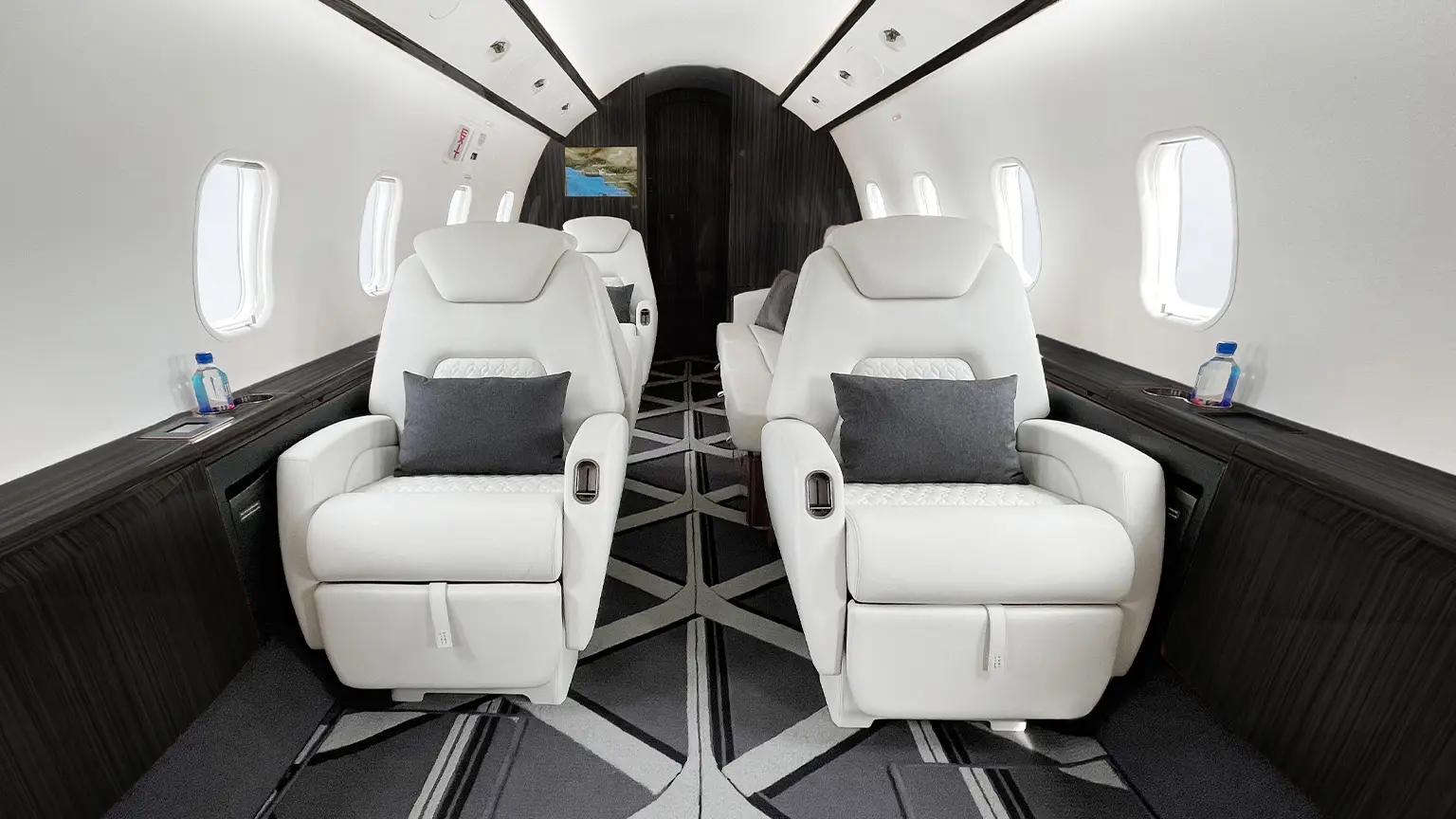 Bombardier Challenger 300 N308JE operated by Jet Edge International, KCBM photo 5