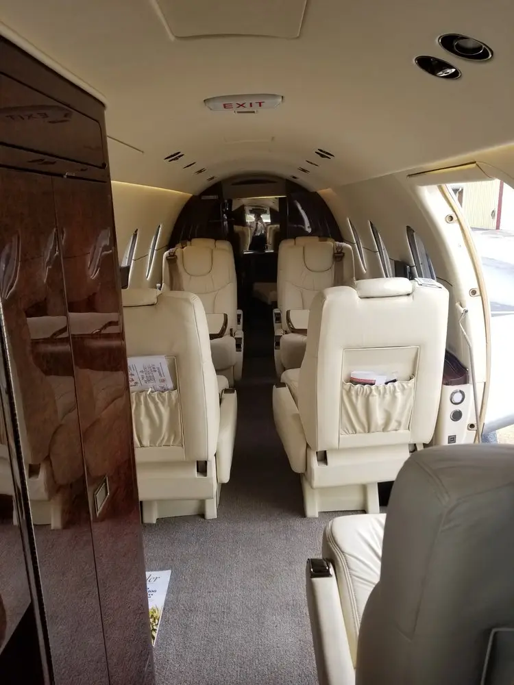 Beechcraft Hawker 400XP N308KP operated by Elite Air, Inc., KPIE photo 3