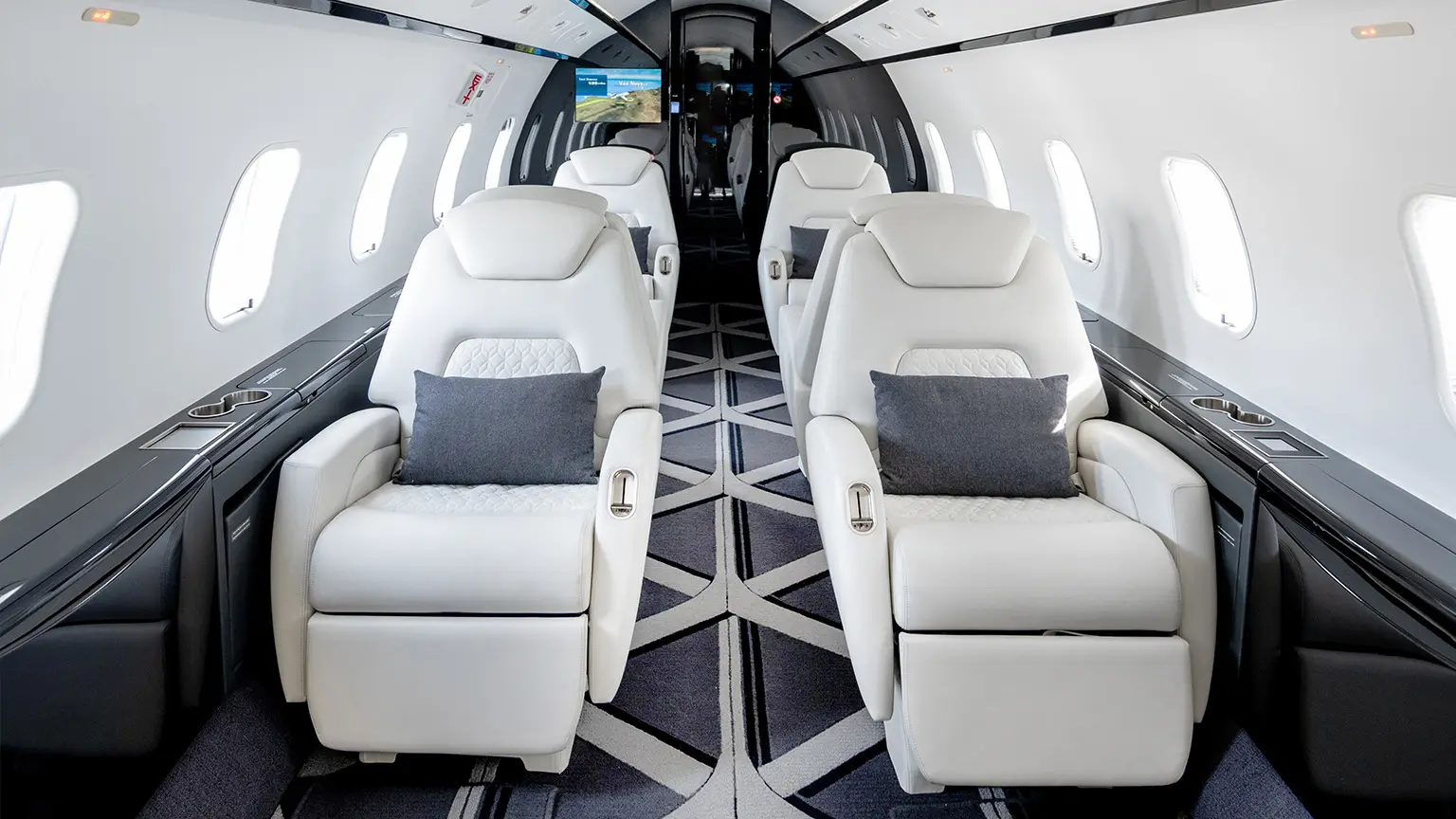 Bombardier Challenger 300 N309JE operated by Jet Edge International photo 4