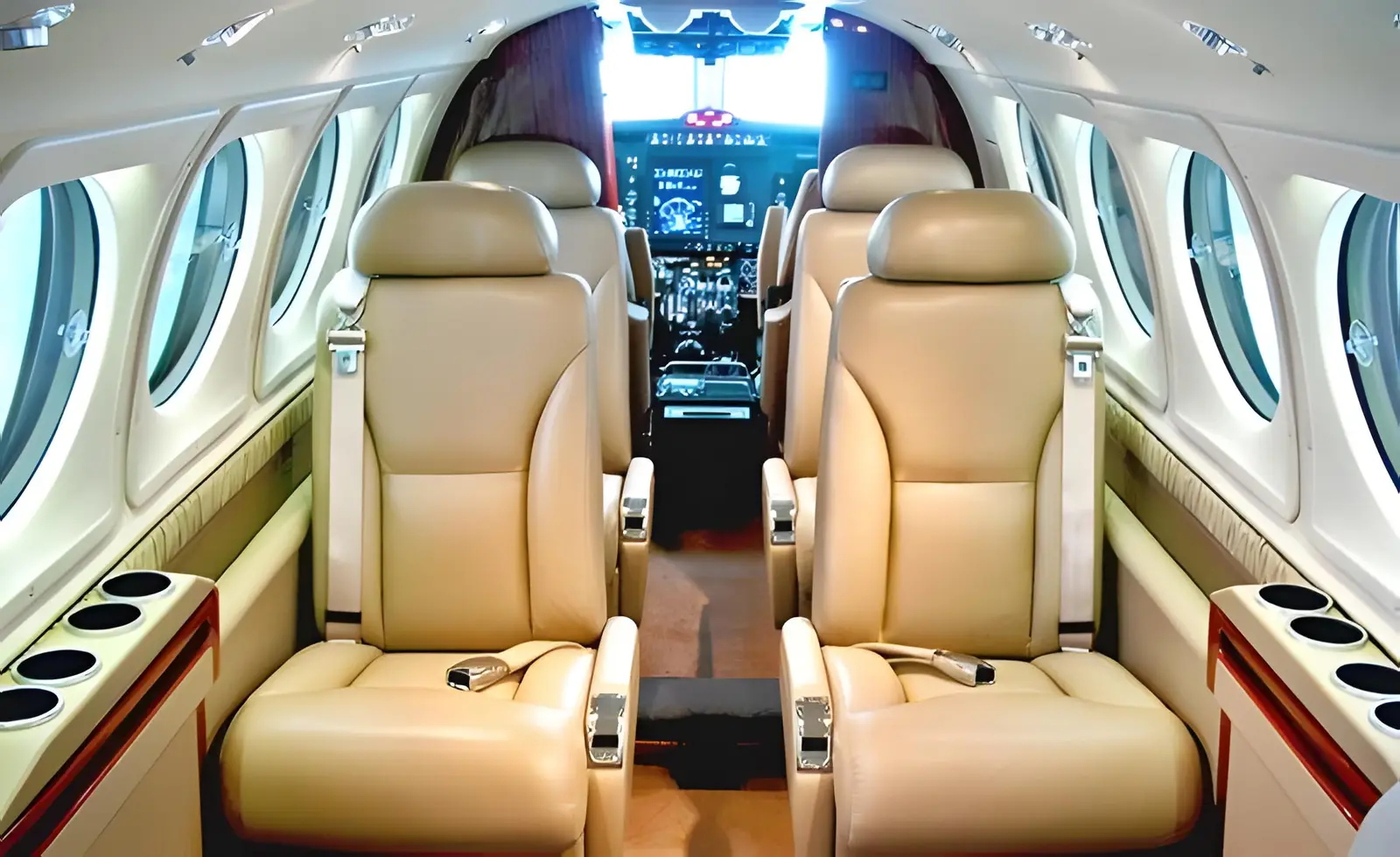 Beechcraft King Air 250 N309LB operated by International Jet Aviation Services Inc. photo 2