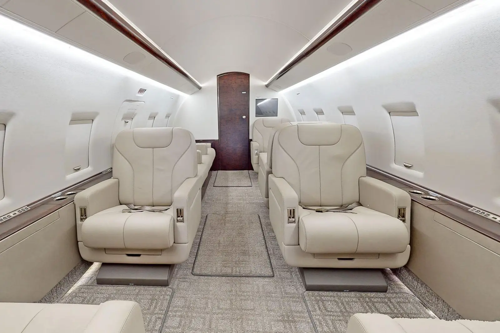 Bombardier Challenger 604 N309WB operated by Wing Aviation Charter Services, LLC photo 2
