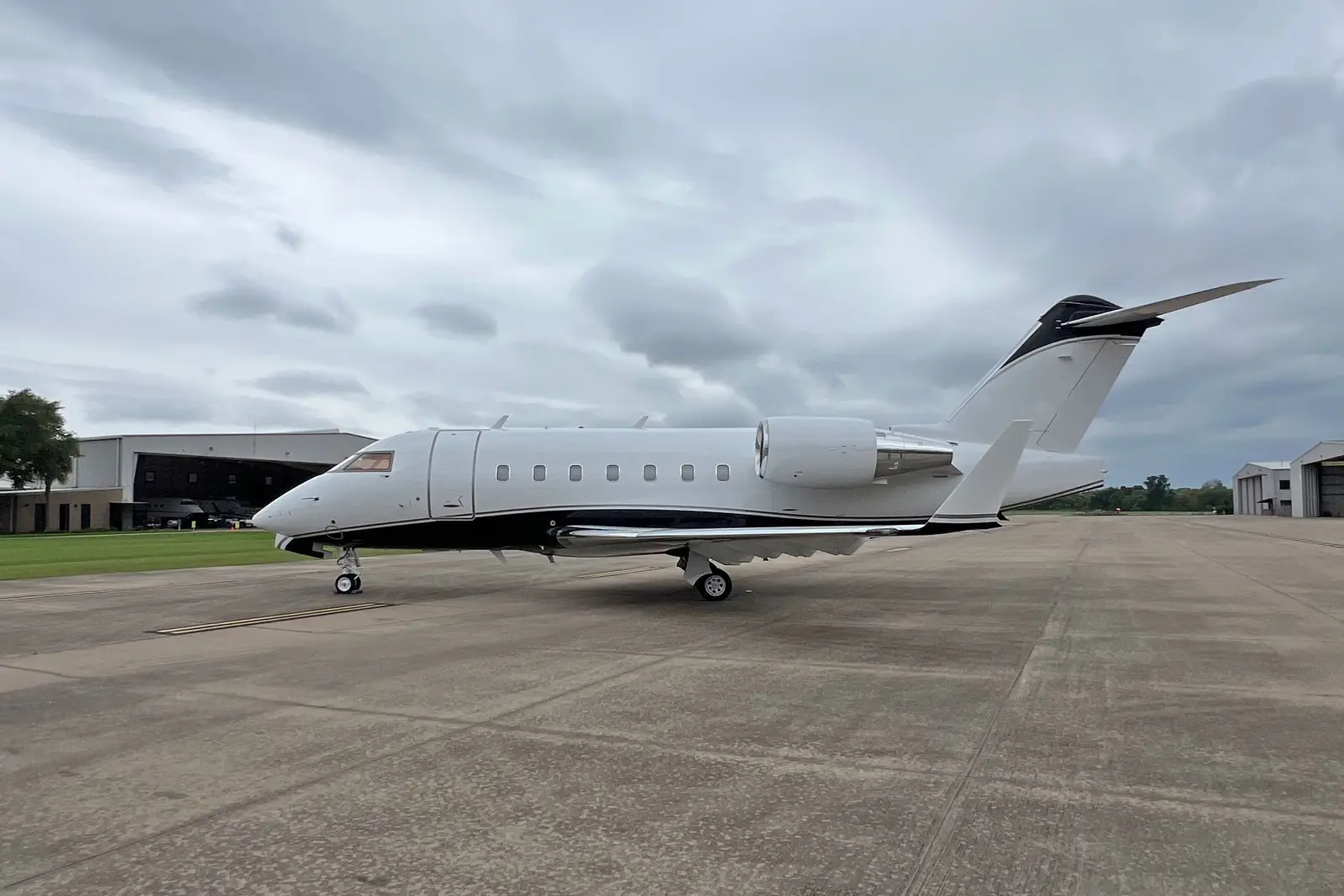 Bombardier Challenger 604 N309WB operated by Wing Aviation Charter Services, LLC photo 5