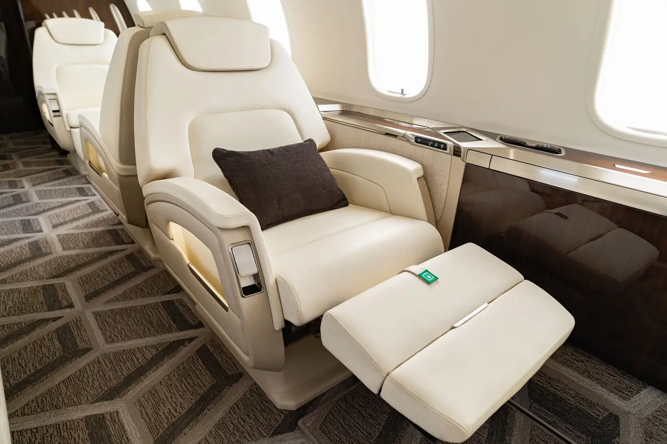 Bombardier Challenger 350 N312EA operated by Jet Edge International photo 5