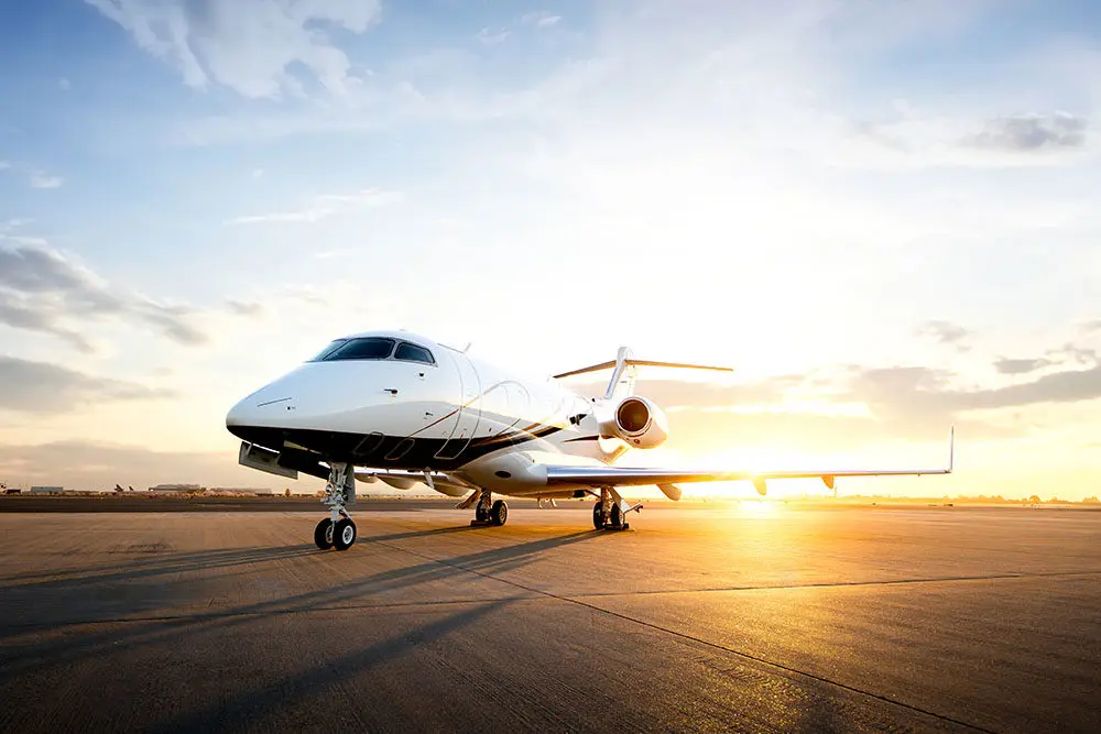Bombardier Challenger 300 N313DS operated by Solairus Aviation photo 4