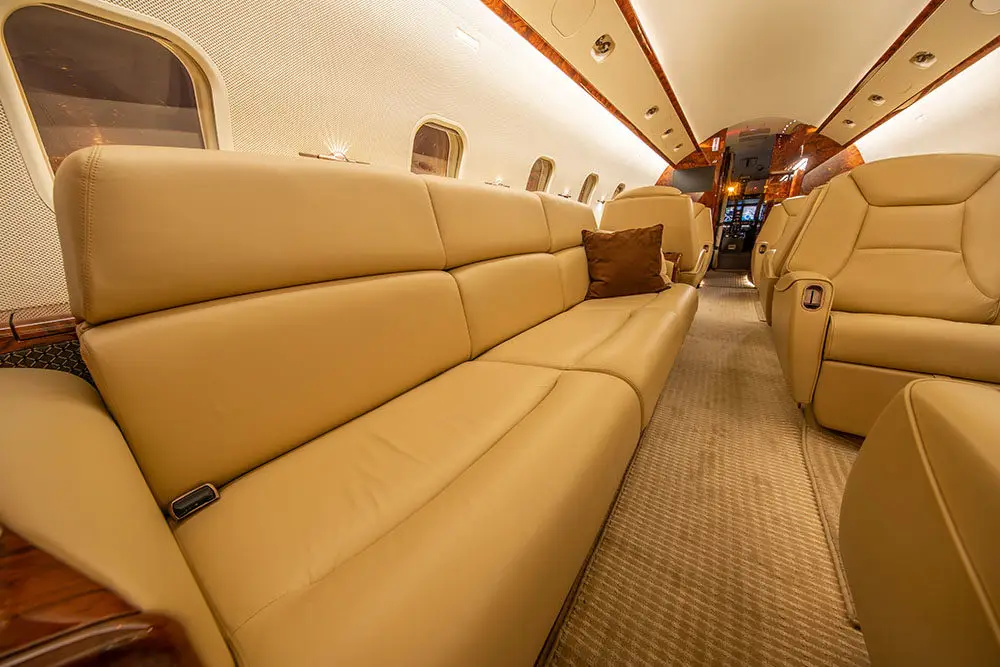 Bombardier Challenger 300 N313DS operated by Solairus Aviation photo 5