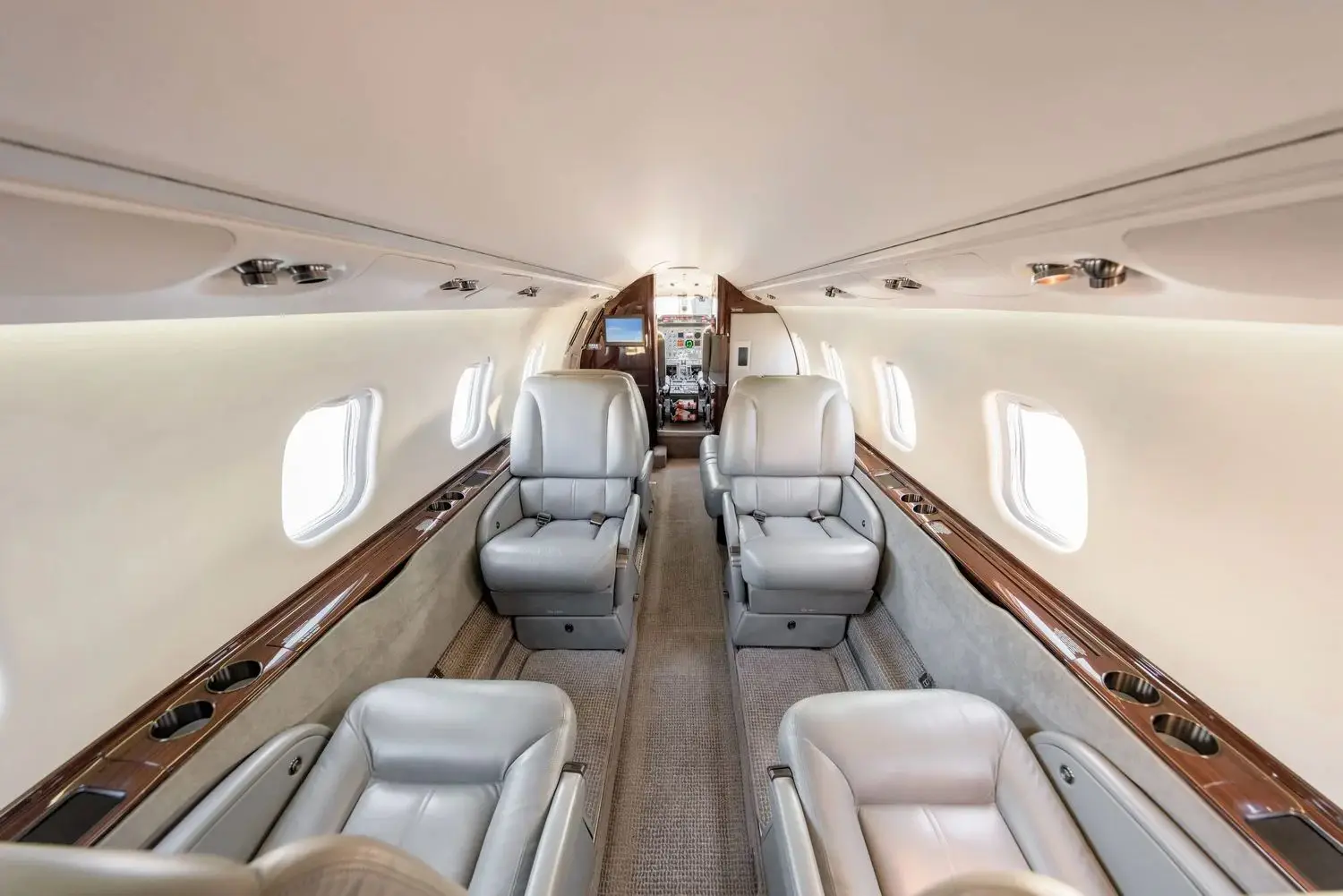 Bombardier Learjet 60 N314CM operated by Pegasus Elite Aviation, Inc. photo 2