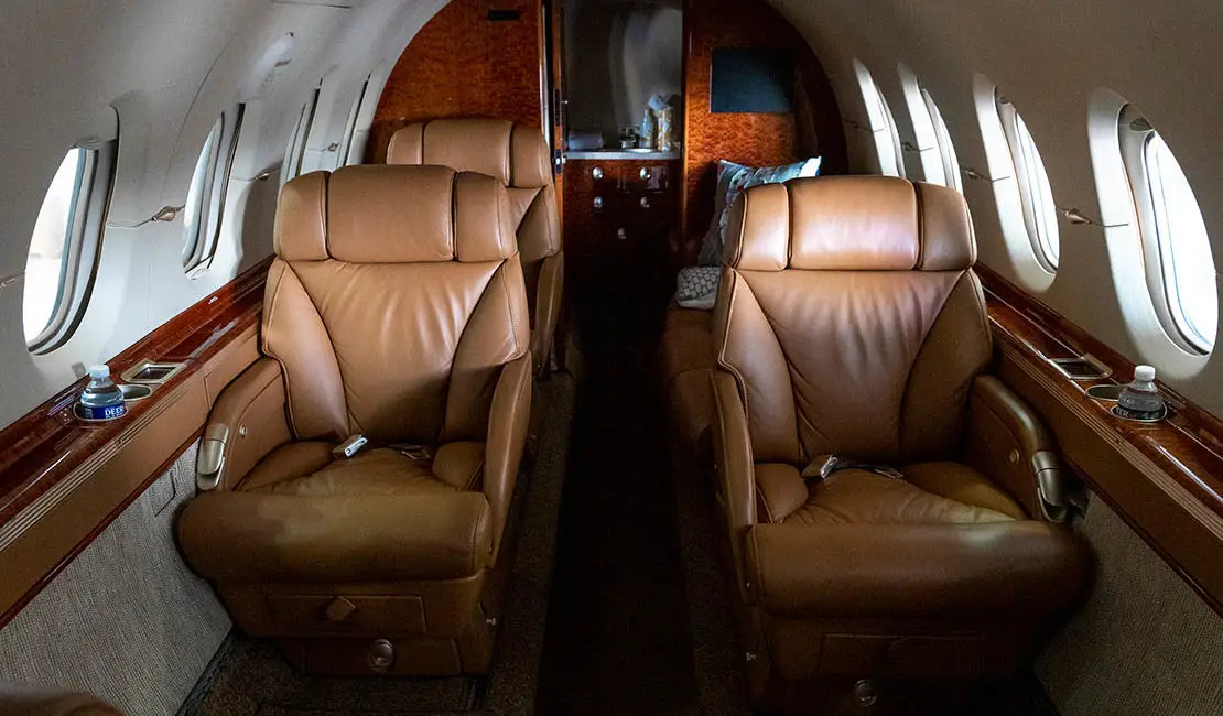 Beechcraft Hawker 800XP N315JL operated by East Coast Jets, Inc. photo 2