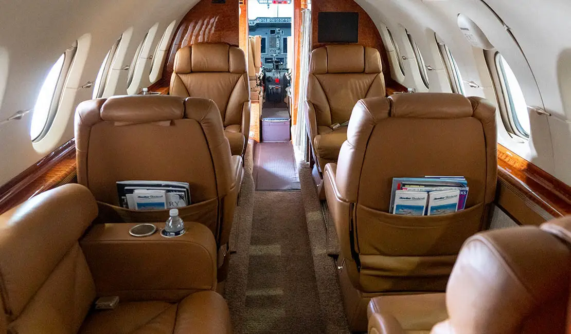 Beechcraft Hawker 800XP N315JL operated by East Coast Jets, Inc. photo 5