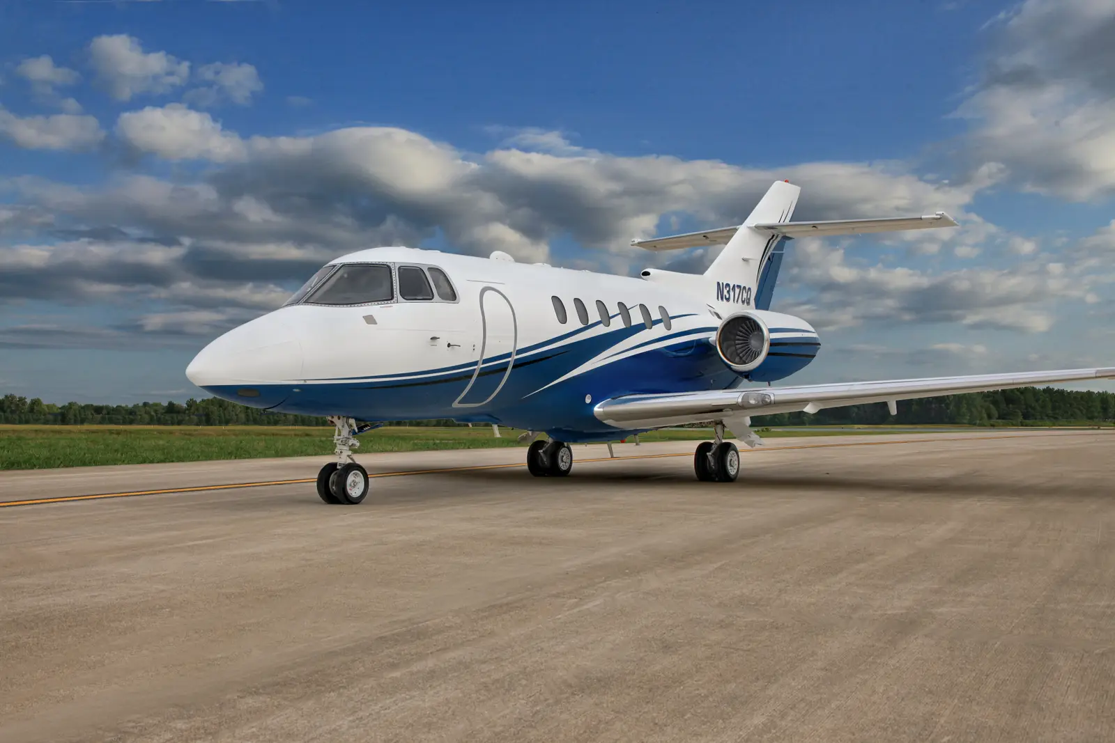 Beechcraft Hawker 800XP N317CQ operated by DuPage Aerospace, KDPA photo 4