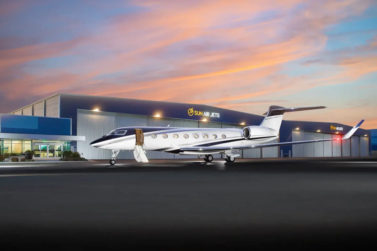Gulfstream G650ER N317LL operated by Sun Air Jets photo 4