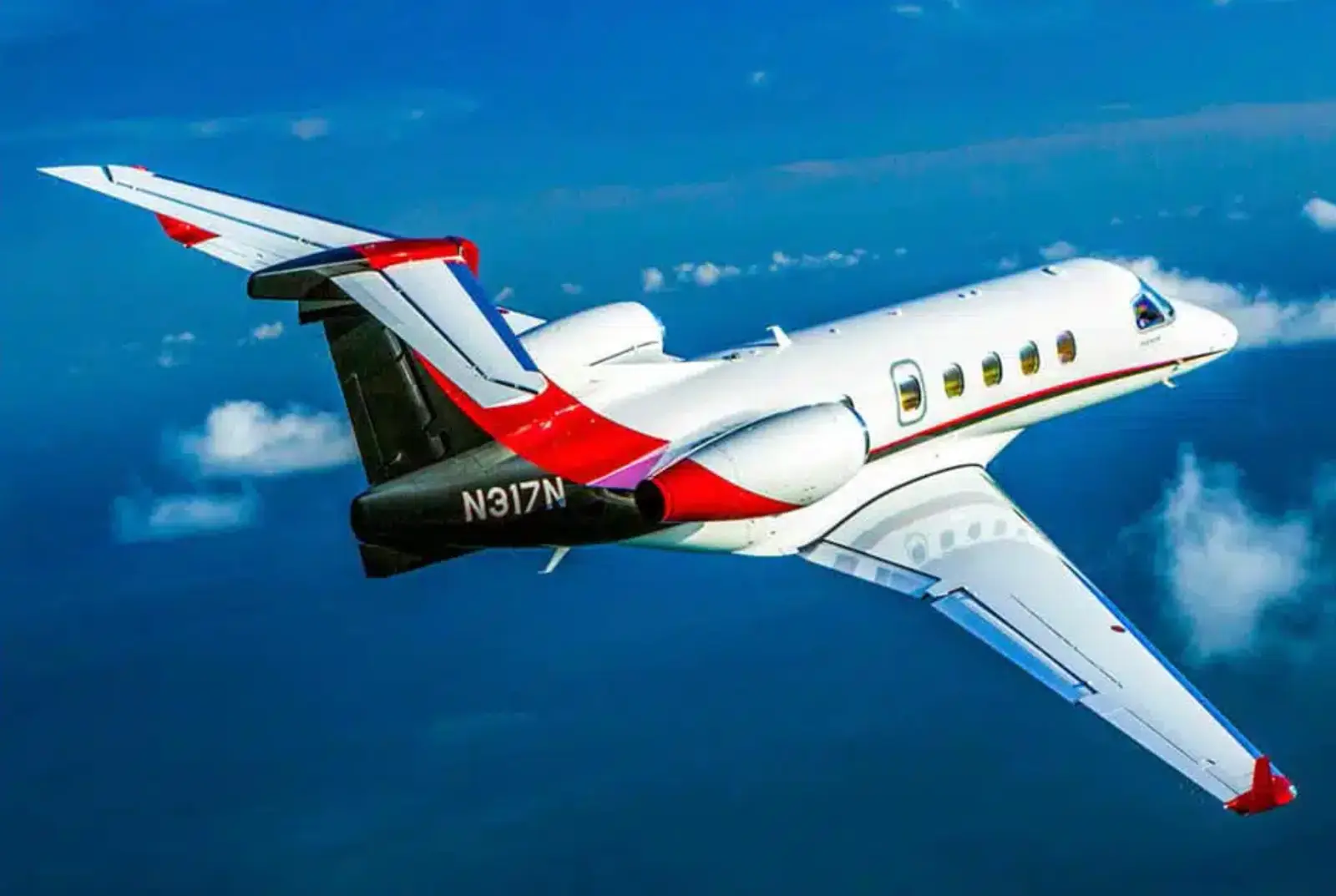 Embraer Phenom 300 N317N